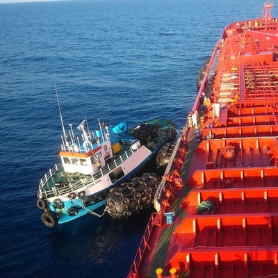 Pływający błotnik SGS 50Kpa Yokohama do statku Corvette i fregaty o wysokiej energii Float Fender