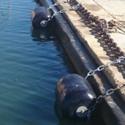 Marine pływający kolorowy zderzak poliuretanowy EVA Marine Fender z łańcuchem i siatką na opony