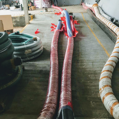 SHIP TO SHIP Wzmocniony wąż używany w doku nabrzeża do transportu ropy naftowej