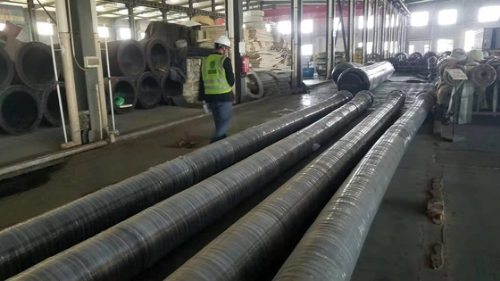 SHIP TO SHIP Wzmocniony wąż używany w doku nabrzeża do transportu ropy naftowej