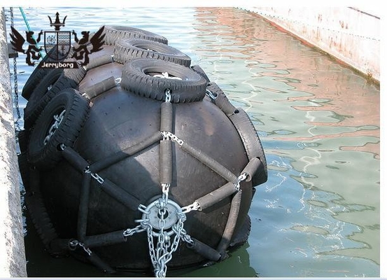 Japoński fender Yokohama Pływający typ Marine Pneumatic Rubber Fender z łańcuchem i oponami