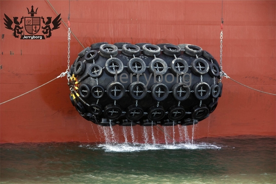 Japoński fender Yokohama Pływający typ Marine Pneumatic Rubber Fender z łańcuchem i oponami