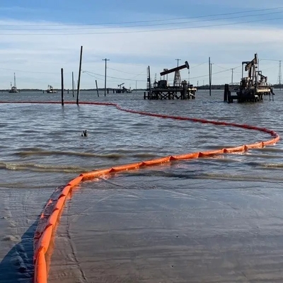 PVC Floating Barrier Foam Rubber Oil Containment Boom Zindywidualizowane porty kontenerowe/jeziora/offshore oil boom