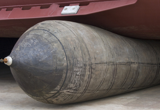 Pływająca gumowa poduszka powietrzna pod ciśnieniem Gumowa poduszka powietrzna o wysokim ciśnieniu 1,5 m * 15 m