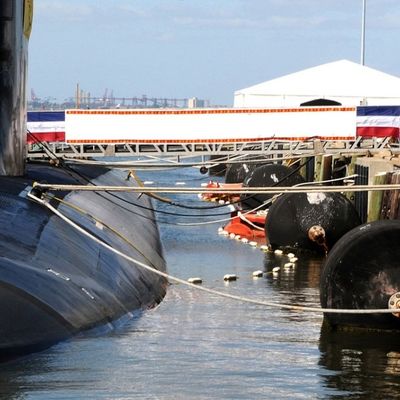 Dostosowany pływający błotnik wypełniony pianką z oponą i łańcuchem